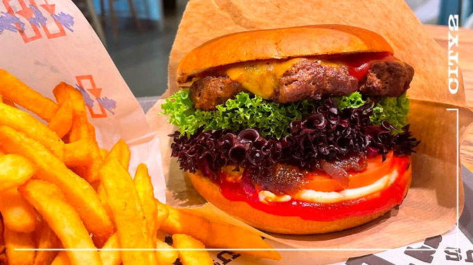 Bruger og pomfritter fra Burgerlicious & Ribs i Taastrup City 2